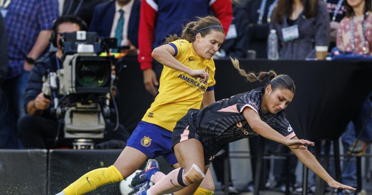 Angel City Loses to Utah Royals Following First Red Card of the Season