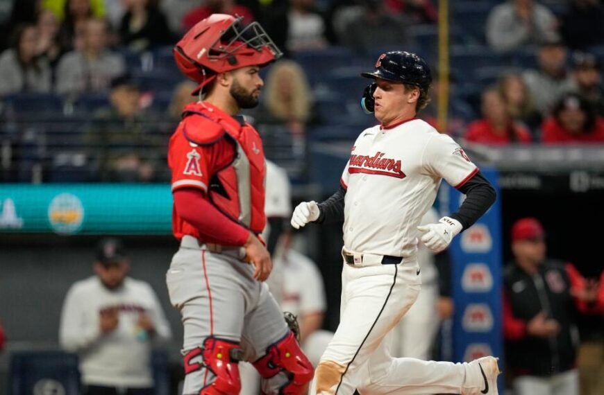 Angels Struggle on the Road Against the Guardians