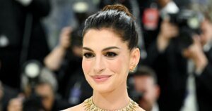 Anne Hathaway's Chic Old Money Tote: A Stylish Work Bag Now Available for Only $30