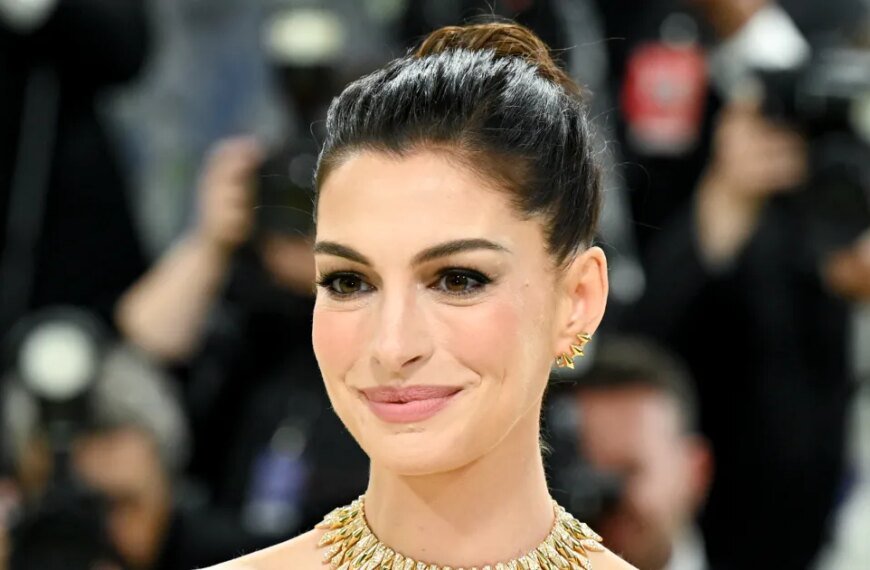 Anne Hathaway's Chic Old Money Tote: A Stylish Work Bag Now Available for Only $30