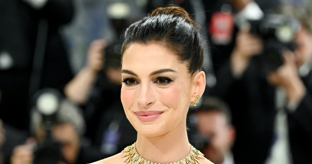 Anne Hathaway's Chic Old Money Tote: A Stylish Work Bag Now Available for Only $30