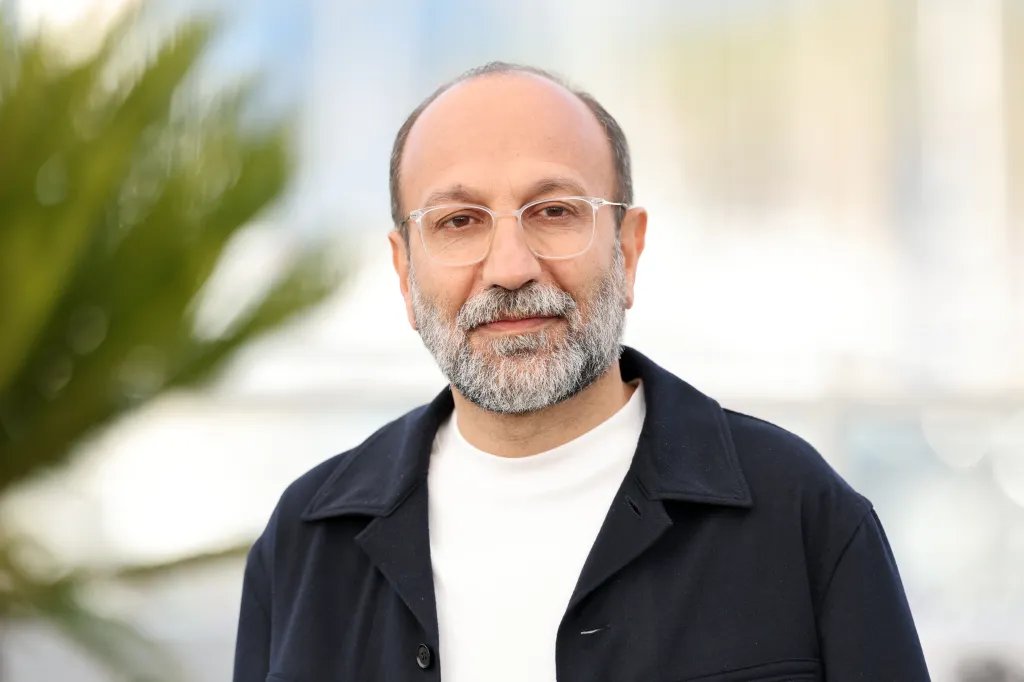 Asghar Farhadi Shares His Thoughts on the Impact of the Iran War While Presenting 'Parallel Tales' at Cannes