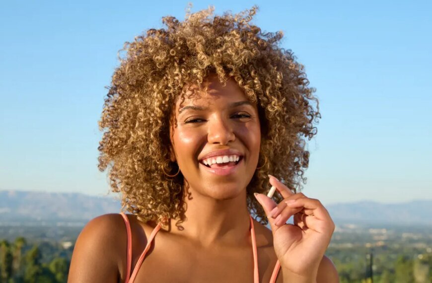 Beat Bloating: A Simple 4-in-1 Daily Probiotic to Boost Digestion and Energy
