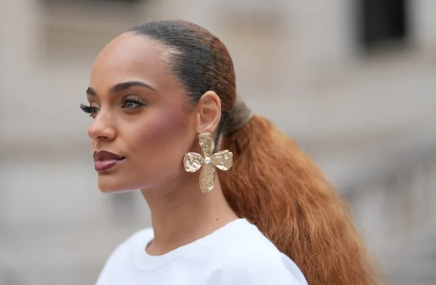 Bright and Fun Flower Earrings to Embrace This Summer