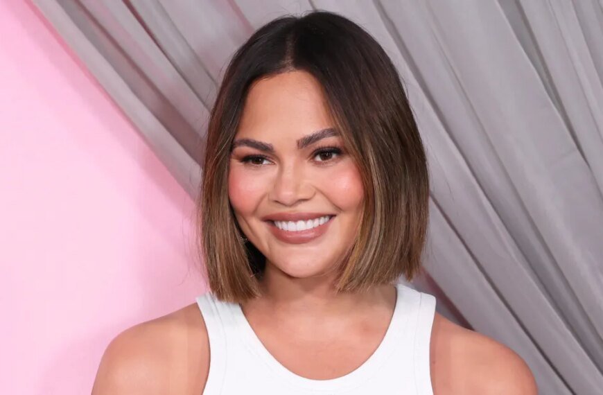 Chrissy Teigen's Stylish Sack Dress: Affordable Options Under $50