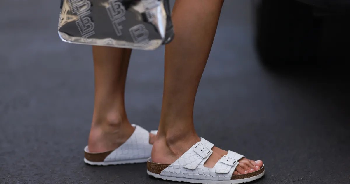 Elevate Your Style: 16 Chic Cork-Footbed Sandals Perfect for Fashion-Forward Moms