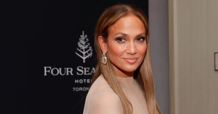 Get Jennifer Lopez's Chic Activewear Look for Just $36
