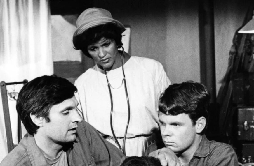 <p>Gwen Farrell Adair, Beloved M<em>A</em>S*H Actress, Passes Away at 94</p>