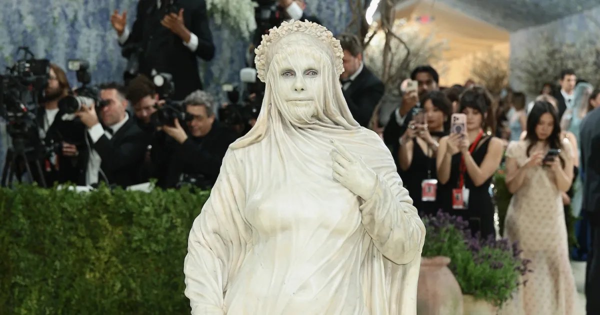 Heidi Klum Shows Behind-the-Scenes Moments of Her Living Statue Look for the 2026 Met Gala