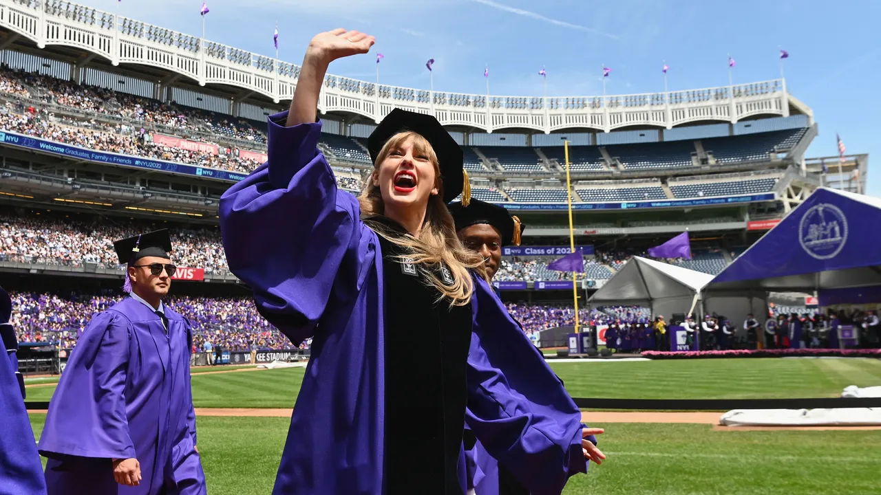 How to Choose the Best Outfit Under Your Graduation Gown for a Memorable Day
