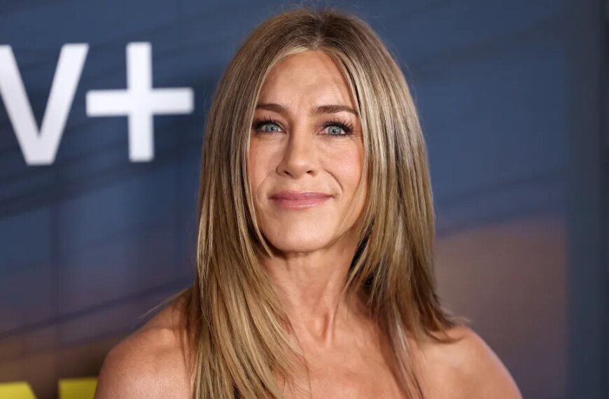 Jennifer Aniston's '90s-Inspired Cuffed Jeans: The Must-Have Denim Trend for Spring