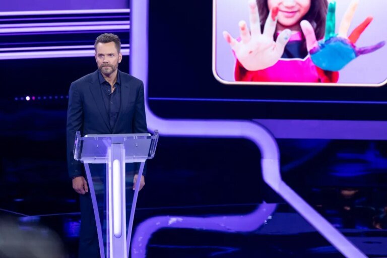 Joel McHale Enjoys Hosting Fox’s ‘The 1% Club’ Despite His Struggles with Puzzles at the Reality TV Summit