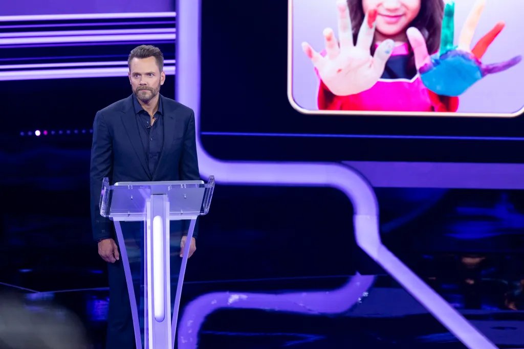 Joel McHale Enjoys Hosting Fox’s ‘The 1% Club’ Despite His Struggles with Puzzles at the Reality TV Summit