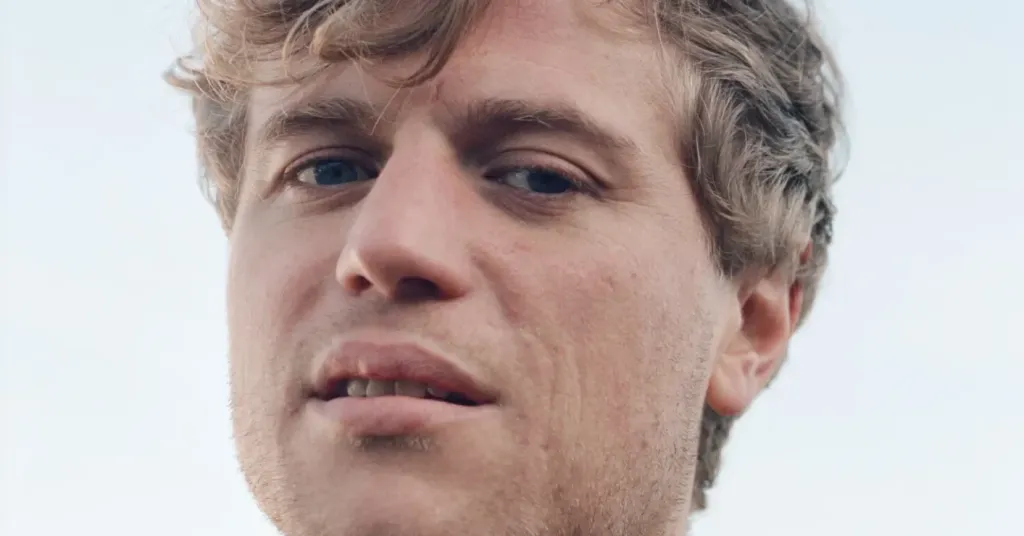 Johnny Flynn Cast as Paul Simon in ‘The Road Home’ Alongside Cynthia Erivo, Guy Pearce, and Thabo Rametsi at Cannes