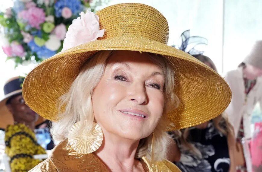Martha Stewart's Favorite Comfy Gold Sandals: Worn Twice Last Week