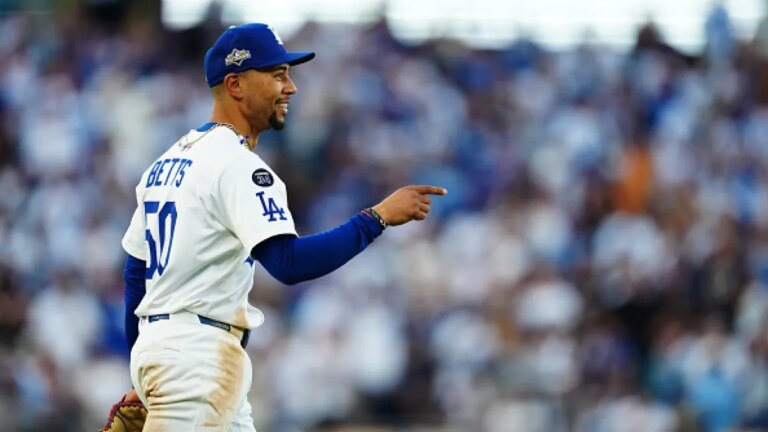 Mookie Betts is Back in the Dodgers' Lineup After Oblique Injury