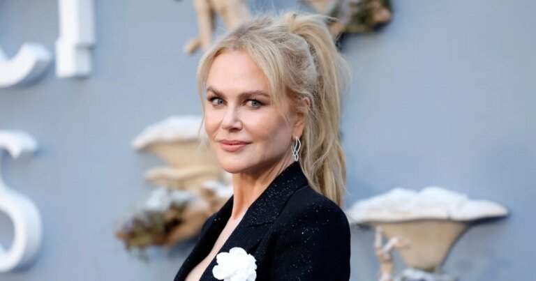 Nicole Kidman's Cuffed Jeans: The Perfect Airport Style You’ll Want to Try