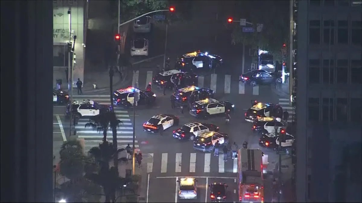 Police Pursuit of Vehicle Near Downtown Los Angeles
