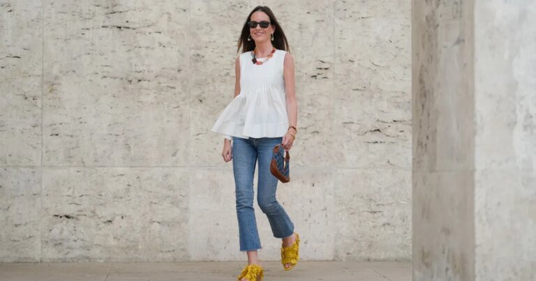 Say Goodbye to Uncomfortable Jeans: Explore 17 Stylish Pairs with Hidden Stretchy Waistbands