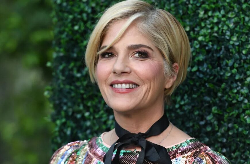 Selma Blair Shows How Bermuda Shorts Can Look Great on Everyone