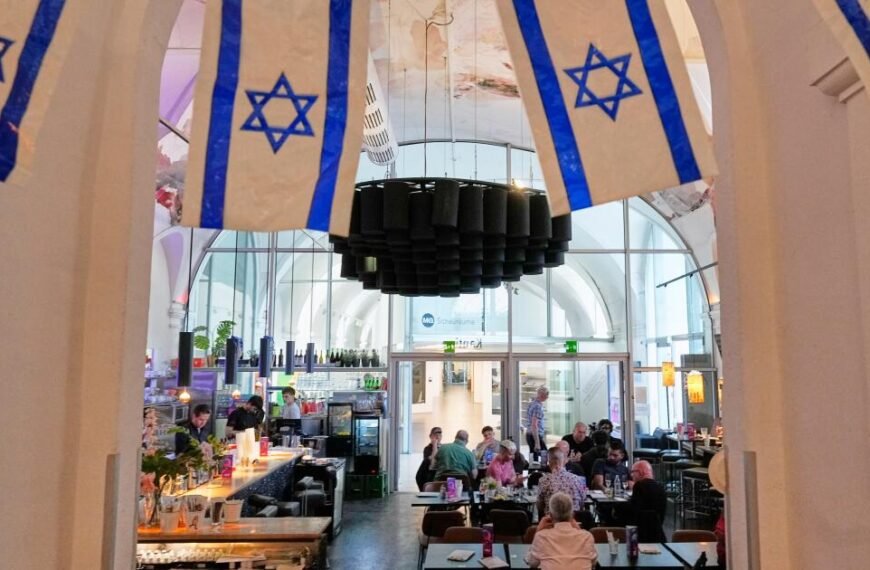 Vienna Café Welcomes Israel Supporters Amid Eurovision Tensions
