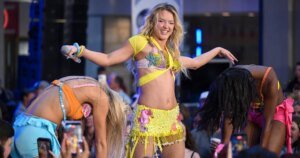 Zara Larsson Dances Through Wardrobe Malfunction at 'Today' Concert