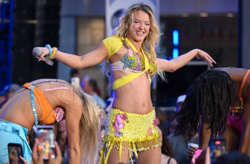 Zara Larsson Dances Through Wardrobe Malfunction at 'Today' Concert